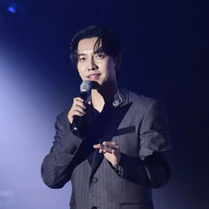 A moment captured by a fan of Lee Seunggi