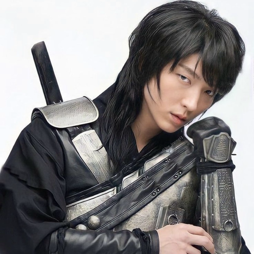 A moment captured by a fan of Lee Joongi