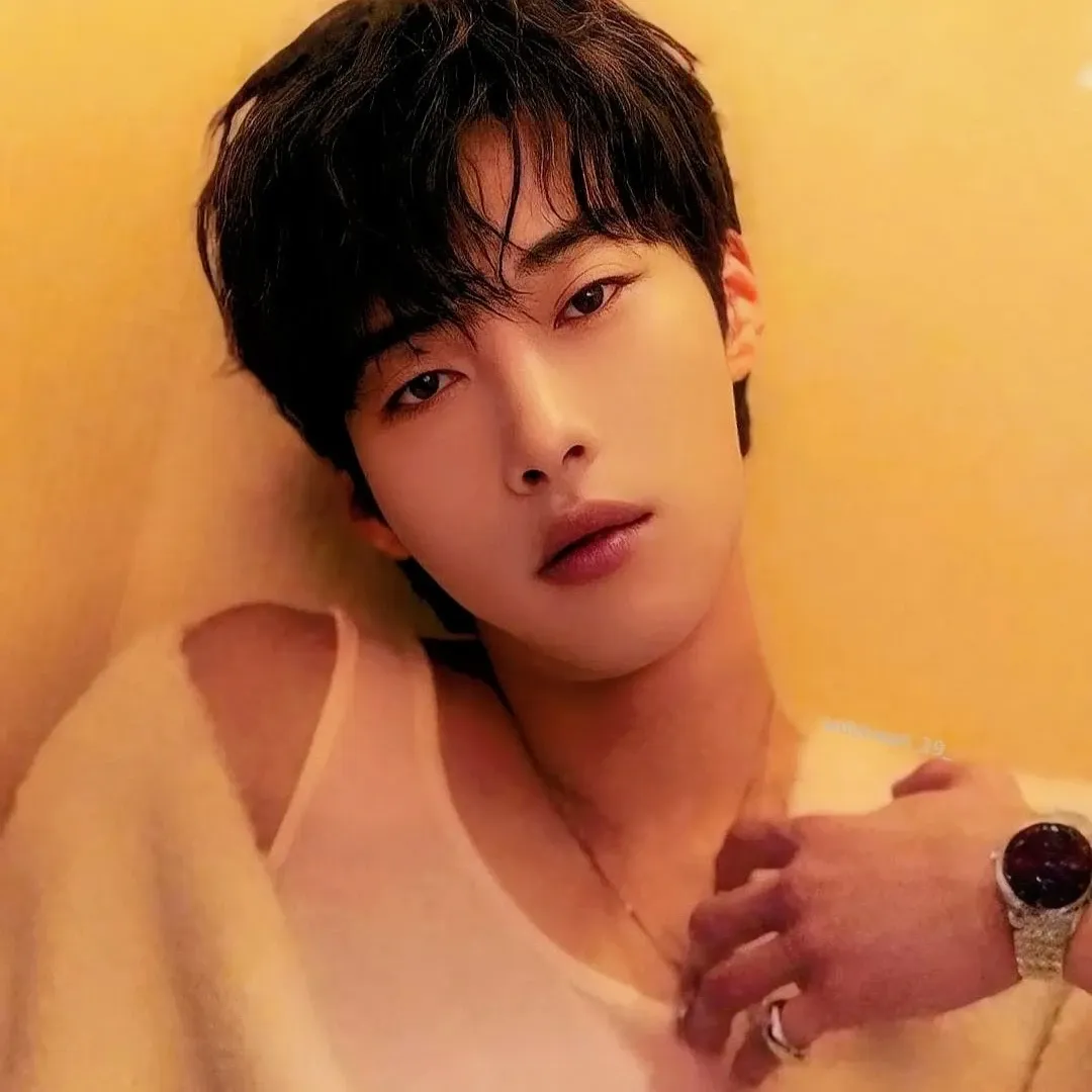 A moment captured by a fan of Woo Dohwan