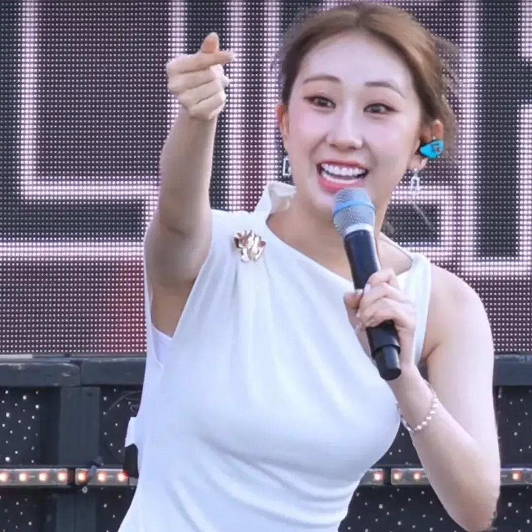 Momen yang diabadikan oleh penggemar Jeon Yujin