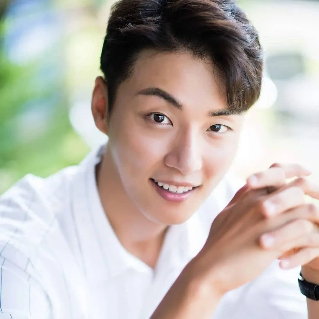 Recent activity shot of Yoon Shiyoon