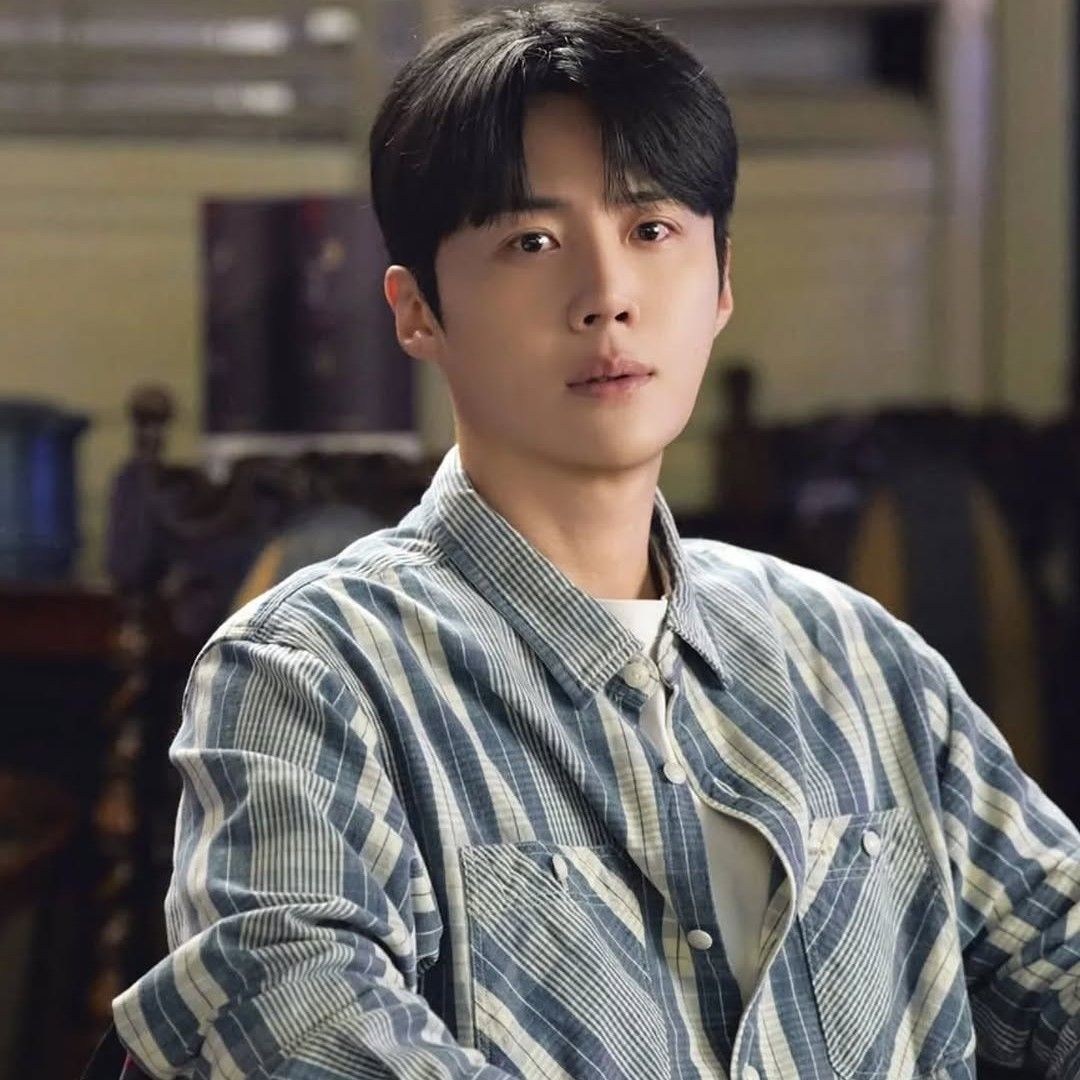 Behind-the-scenes cut of Kim Seonho