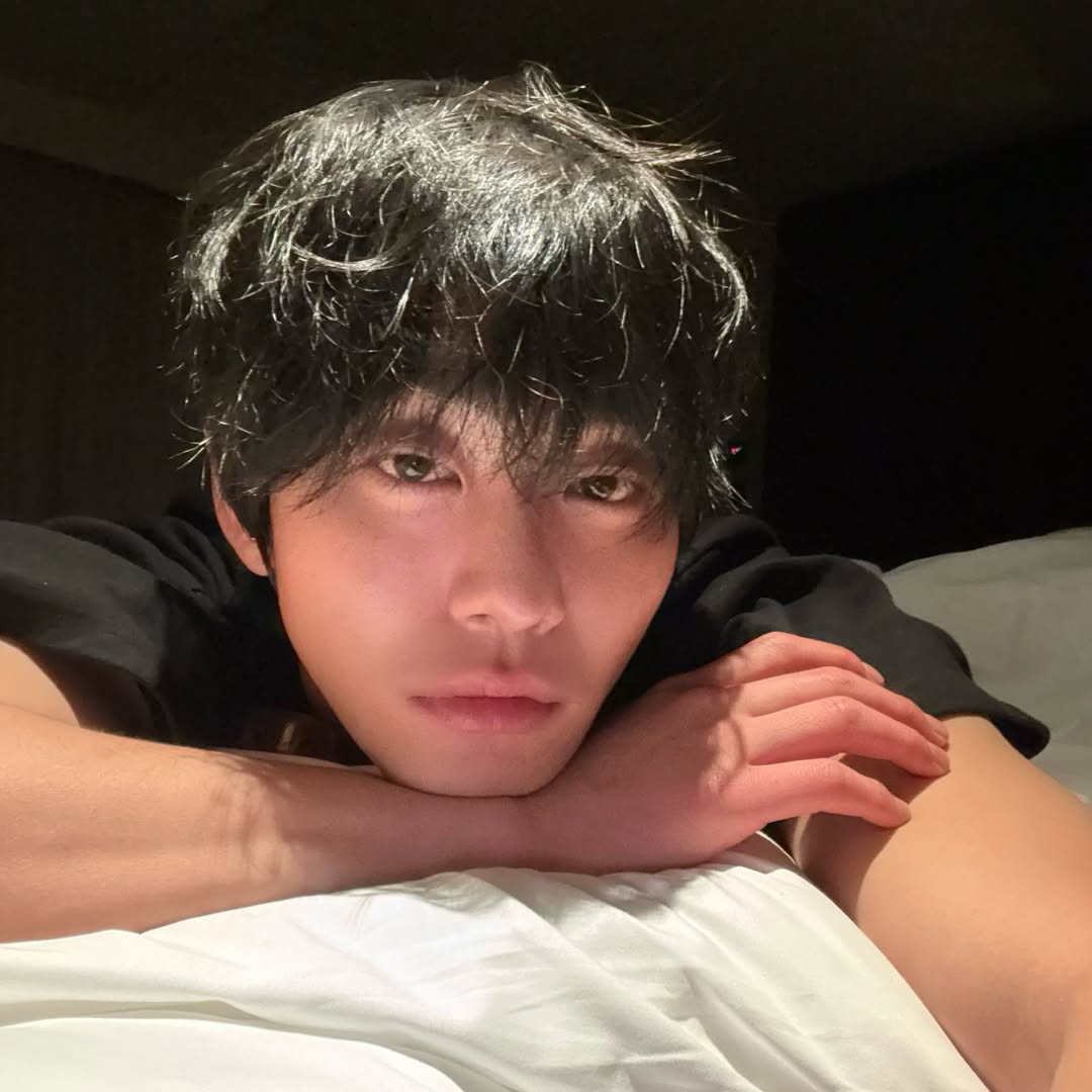 粉丝拍下的安孝燮瞬间