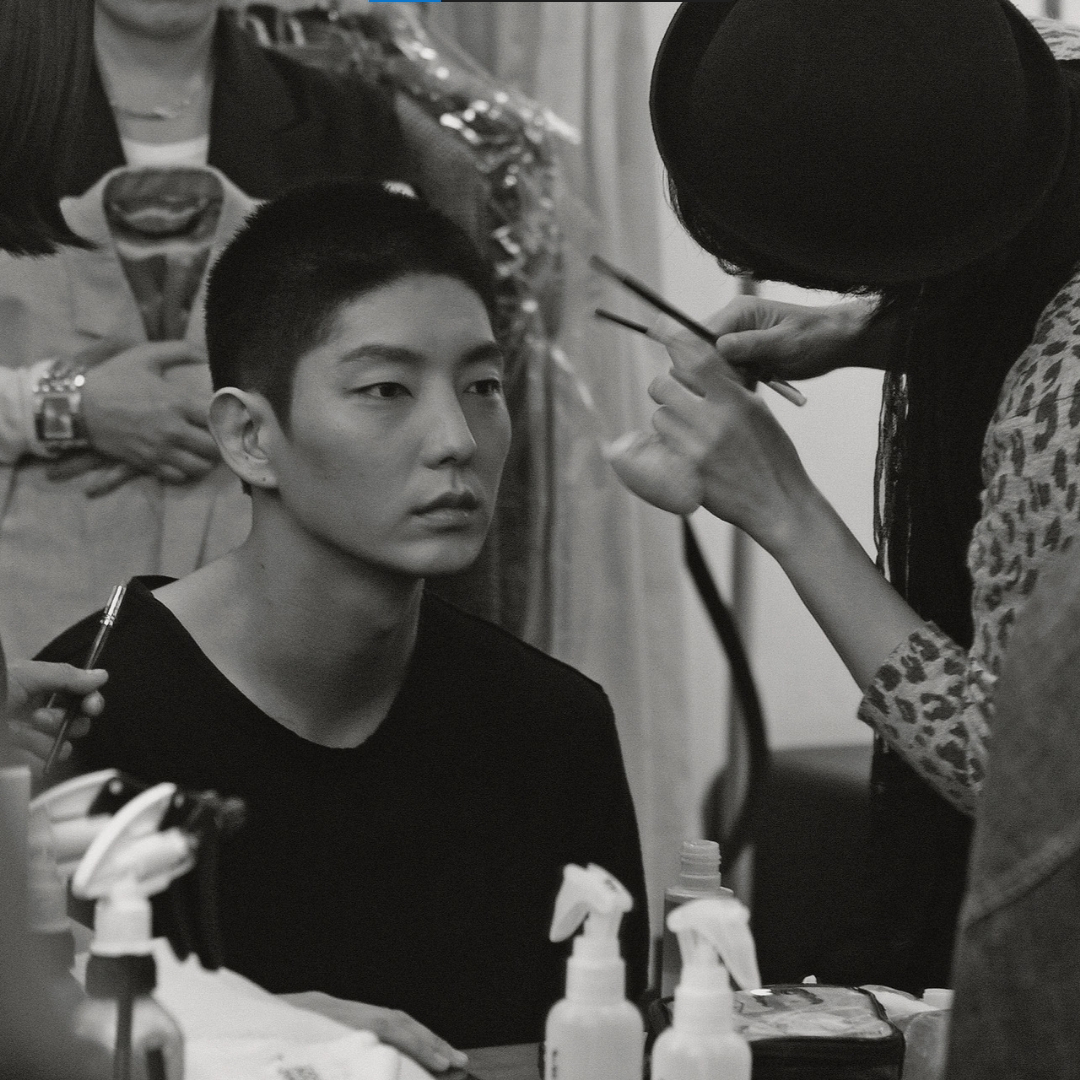 Behind-the-scenes cut of Lee Joongi