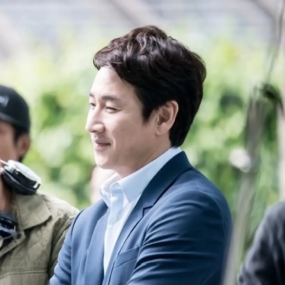 Behind-the-scenes cut of Lee Sunkyun