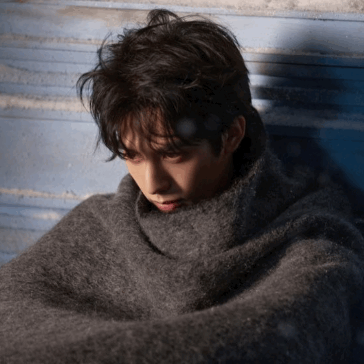 Latest photo of Song WeiLong