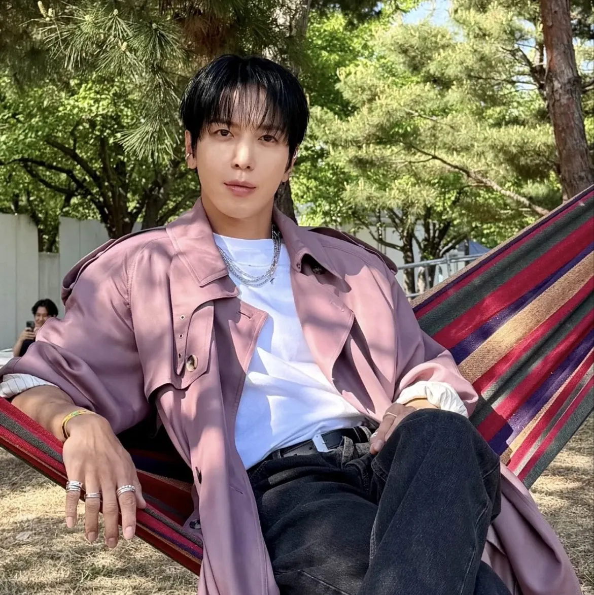 Momen yang diabadikan oleh penggemar Jung Yonghwa