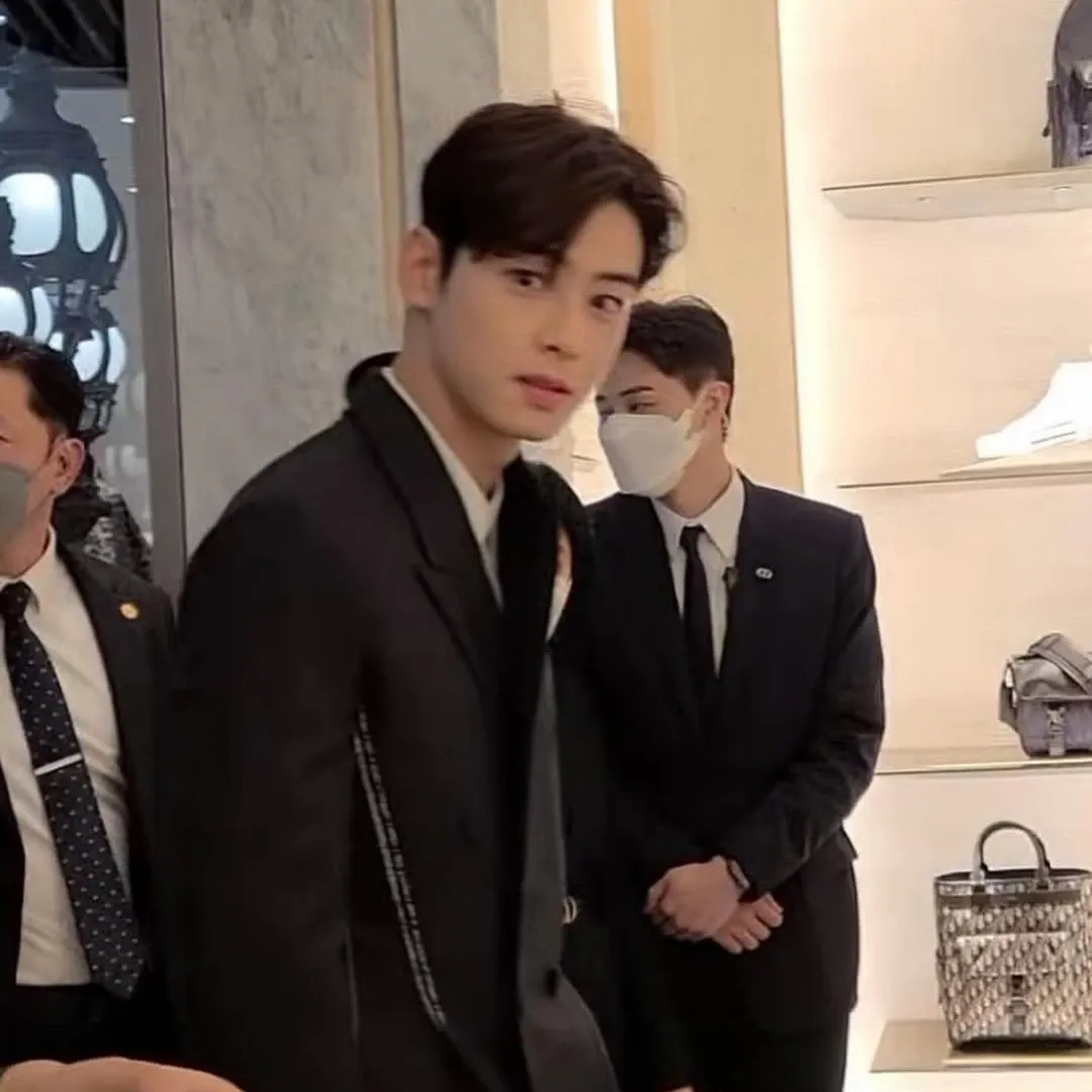 Recent activity shot of Cha Eunwoo