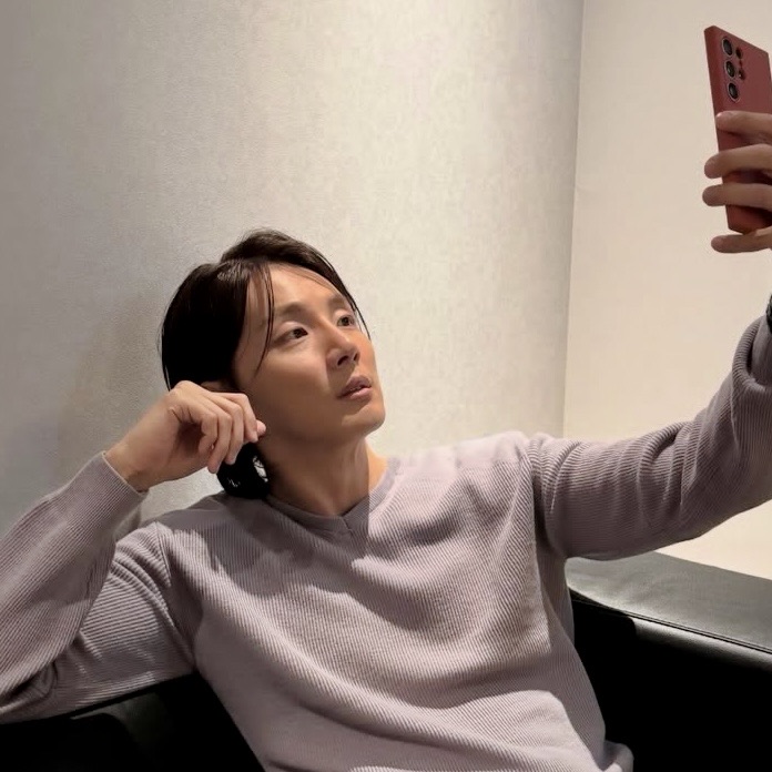 Behind-the-scenes cut of Yoon Shiyoon