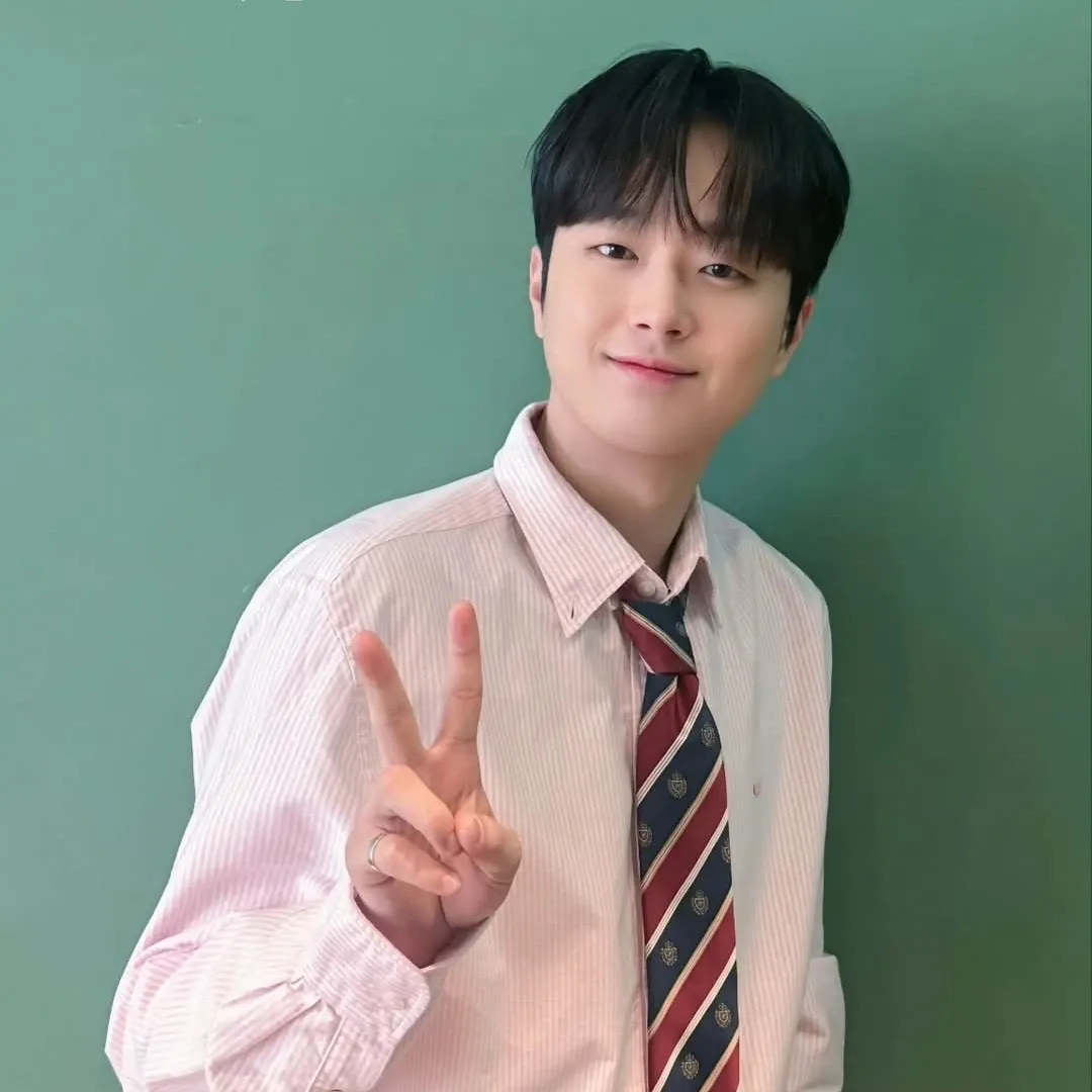 Behind-the-scenes cut of Lee Chanwon