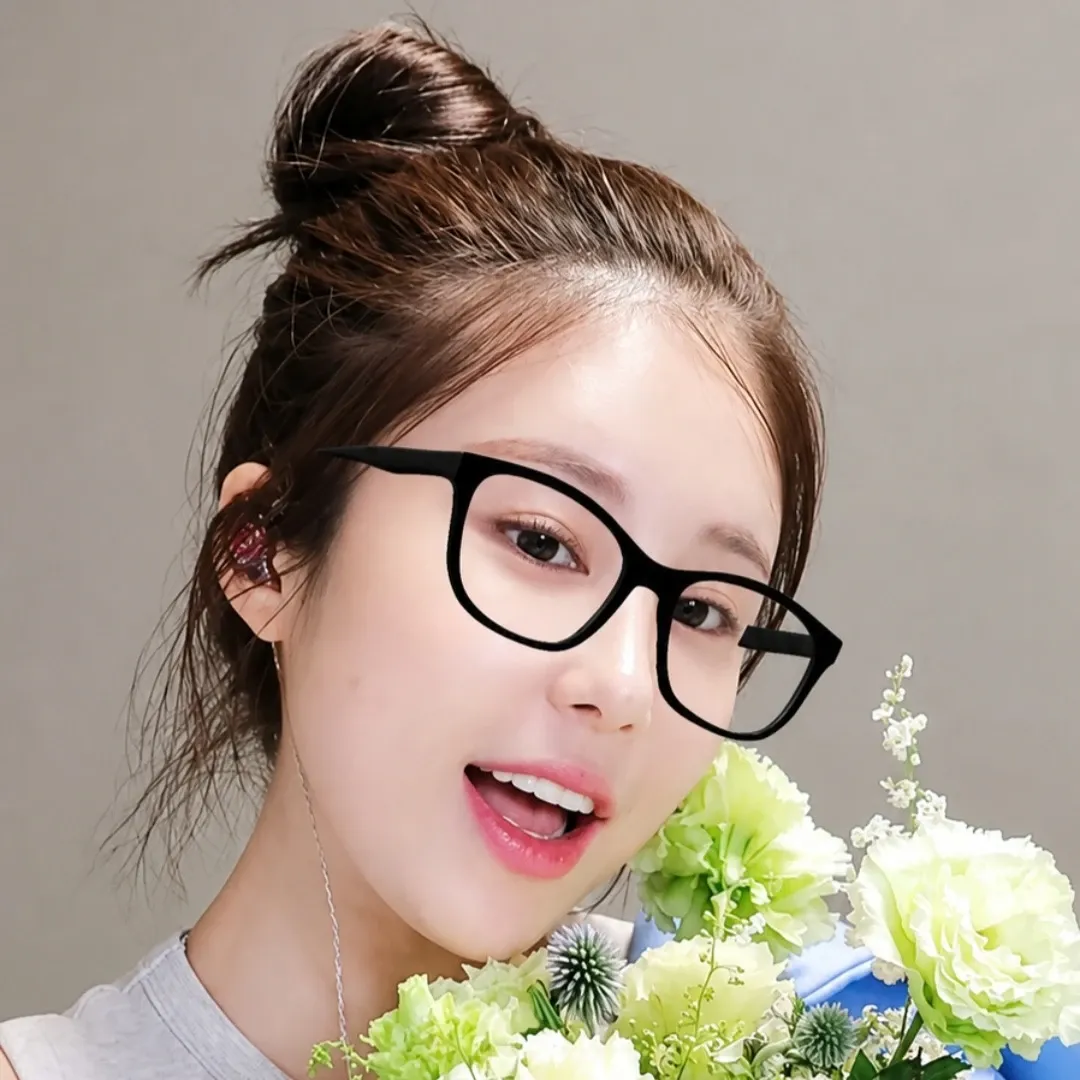 Foto kegiatan terbaru dari Kim Soyou