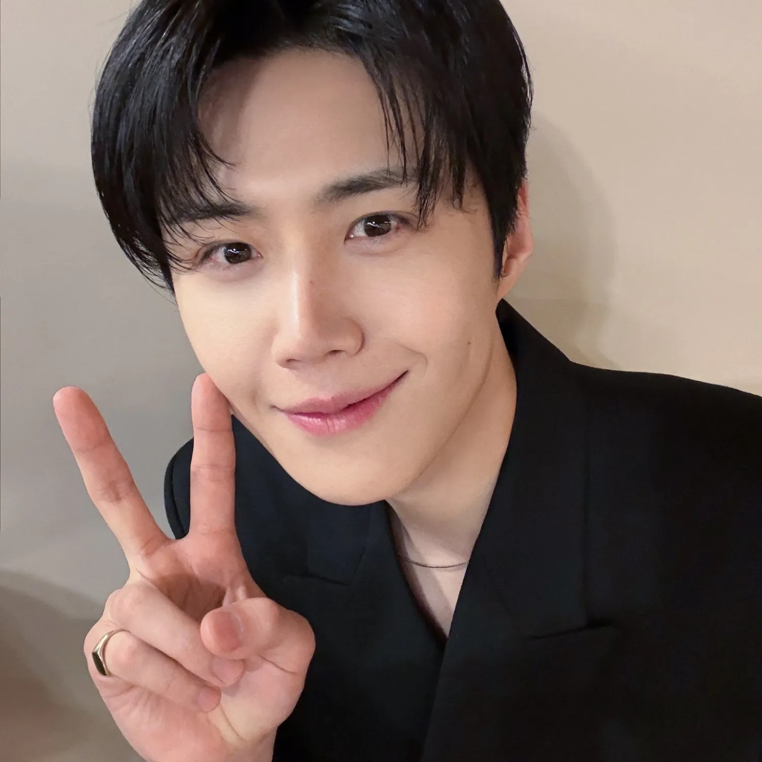 Behind-the-scenes cut of Kim Seonho