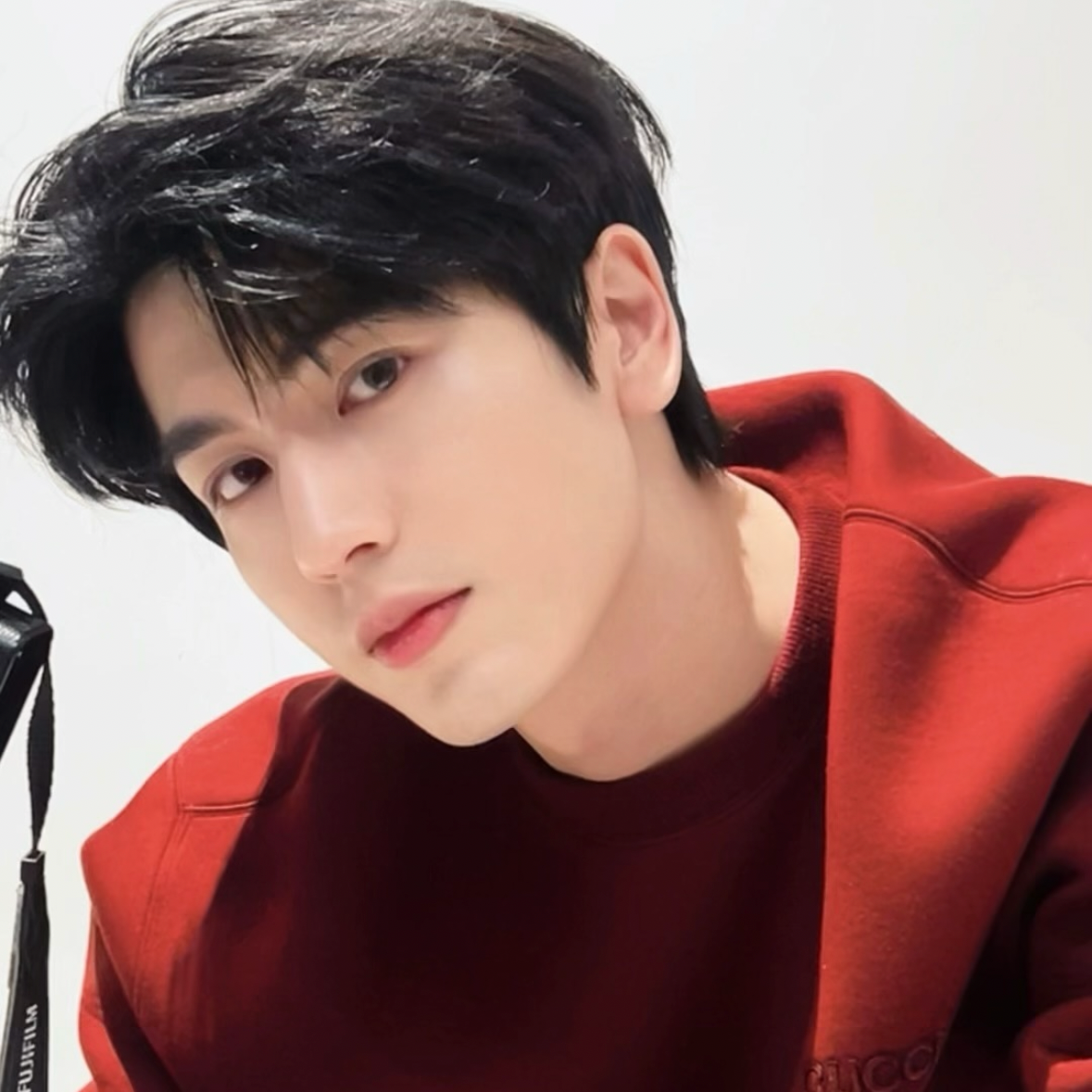 Behind-the-scenes cut of Zhang Linghe