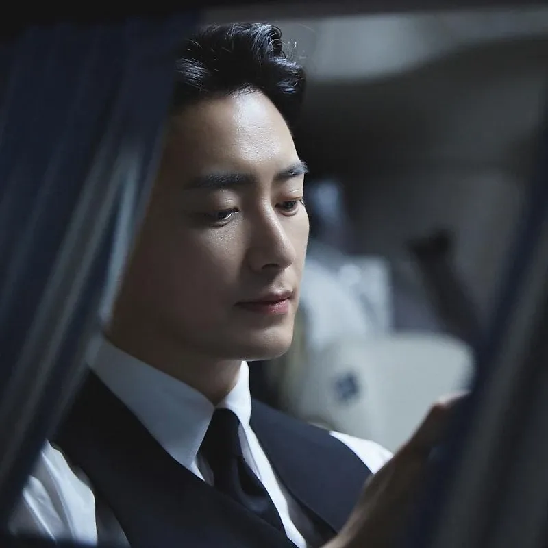 Behind-the-scenes cut of Lee Joonhyuk