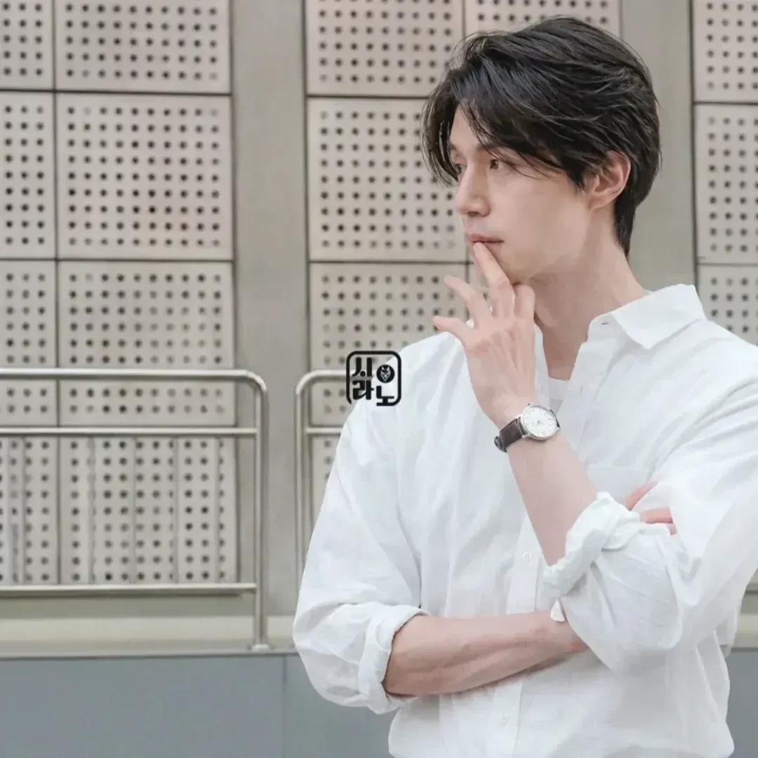 Behind-the-scenes cut of Lee Dongwook