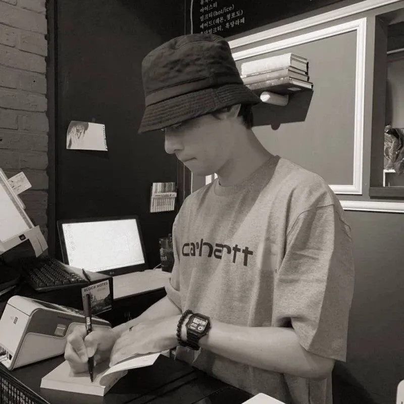 Behind-the-scenes cut of Park Jeongmin