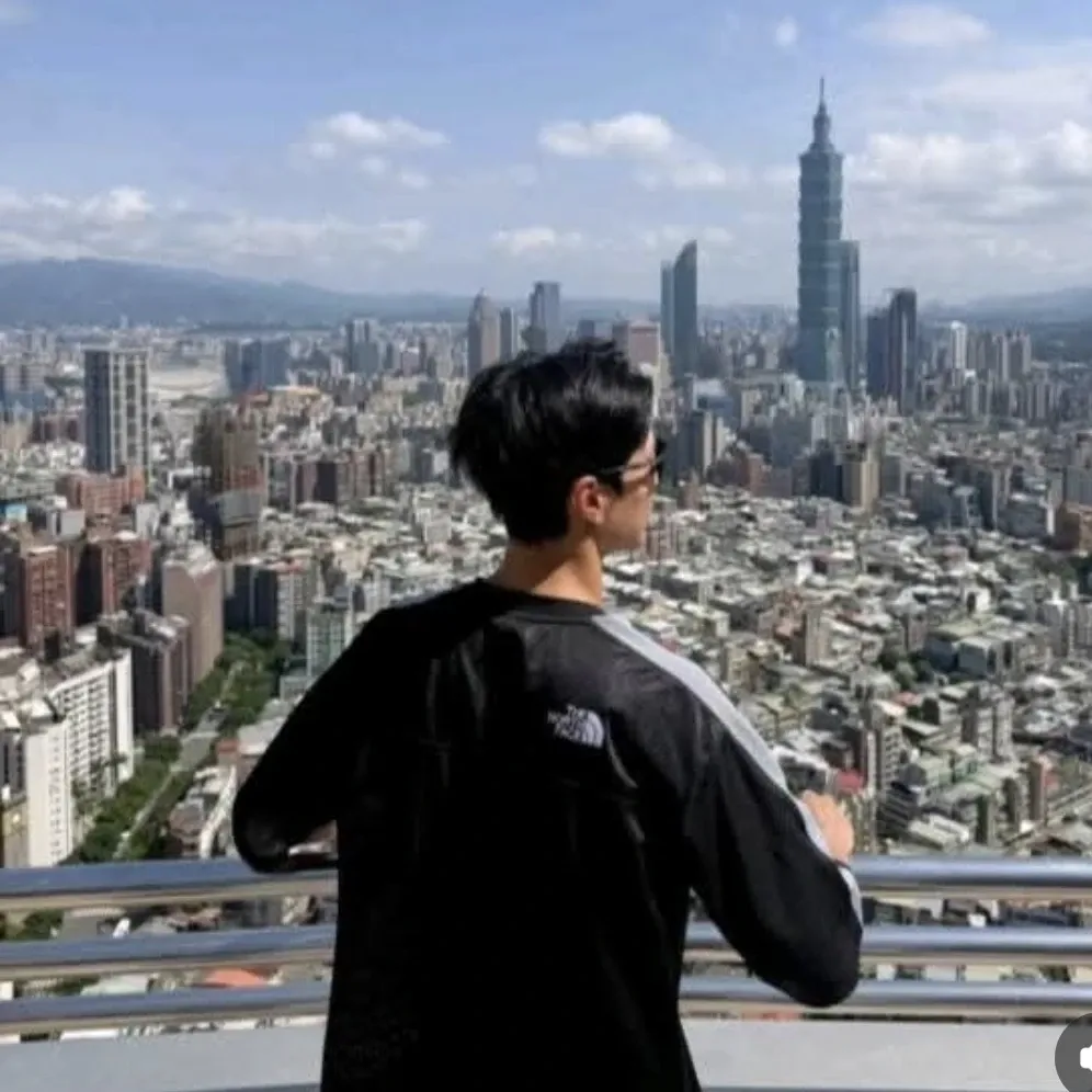 Recent activity shot of Park Bogum