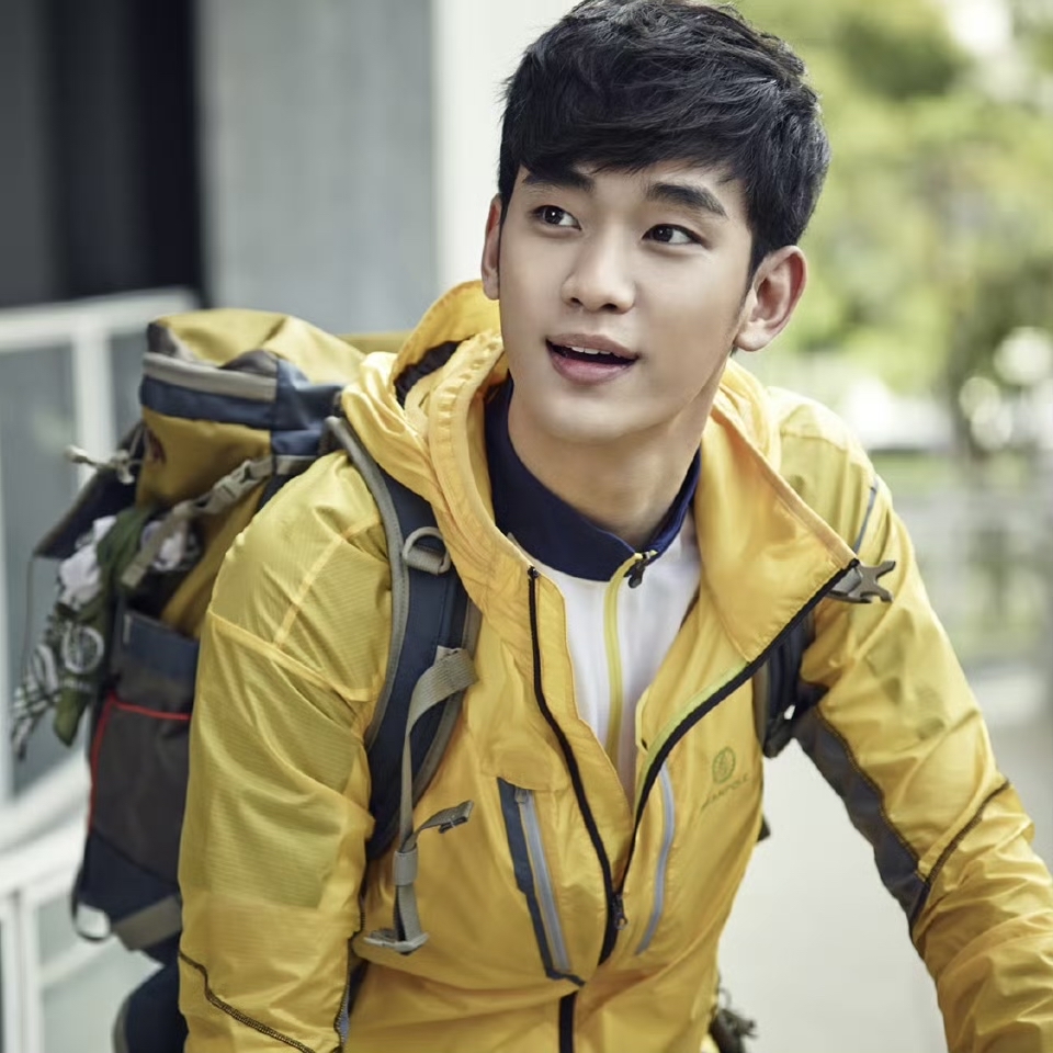 粉絲拍下的金秀賢瞬間