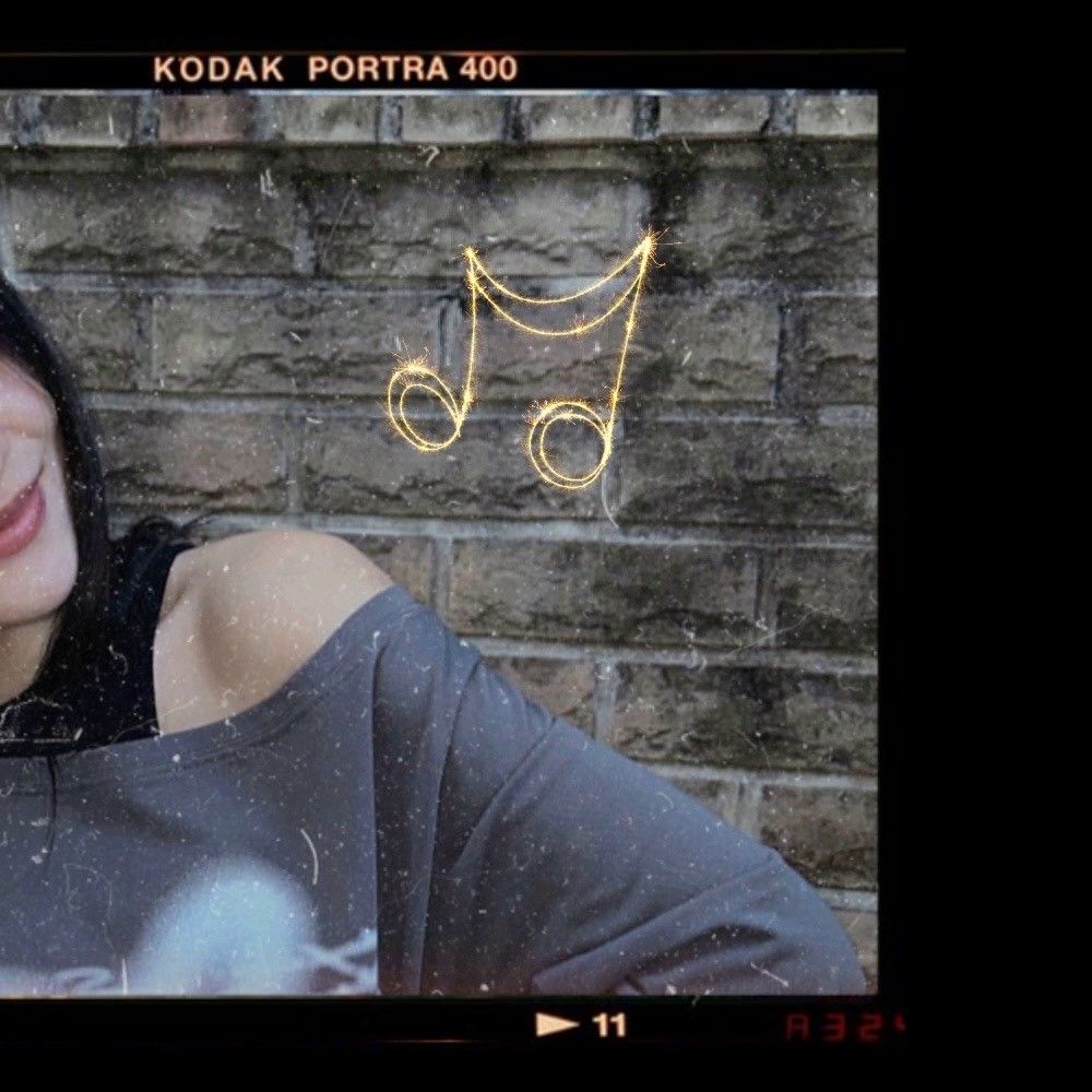 A moment captured by a fan of Yeri (1999)