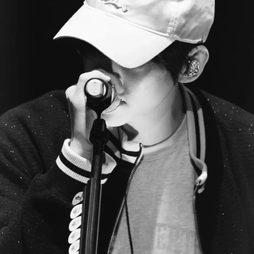 A moment captured by a fan of Lee Seungyoon