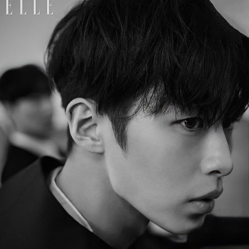 A moment captured by a fan of Lee Jaewook