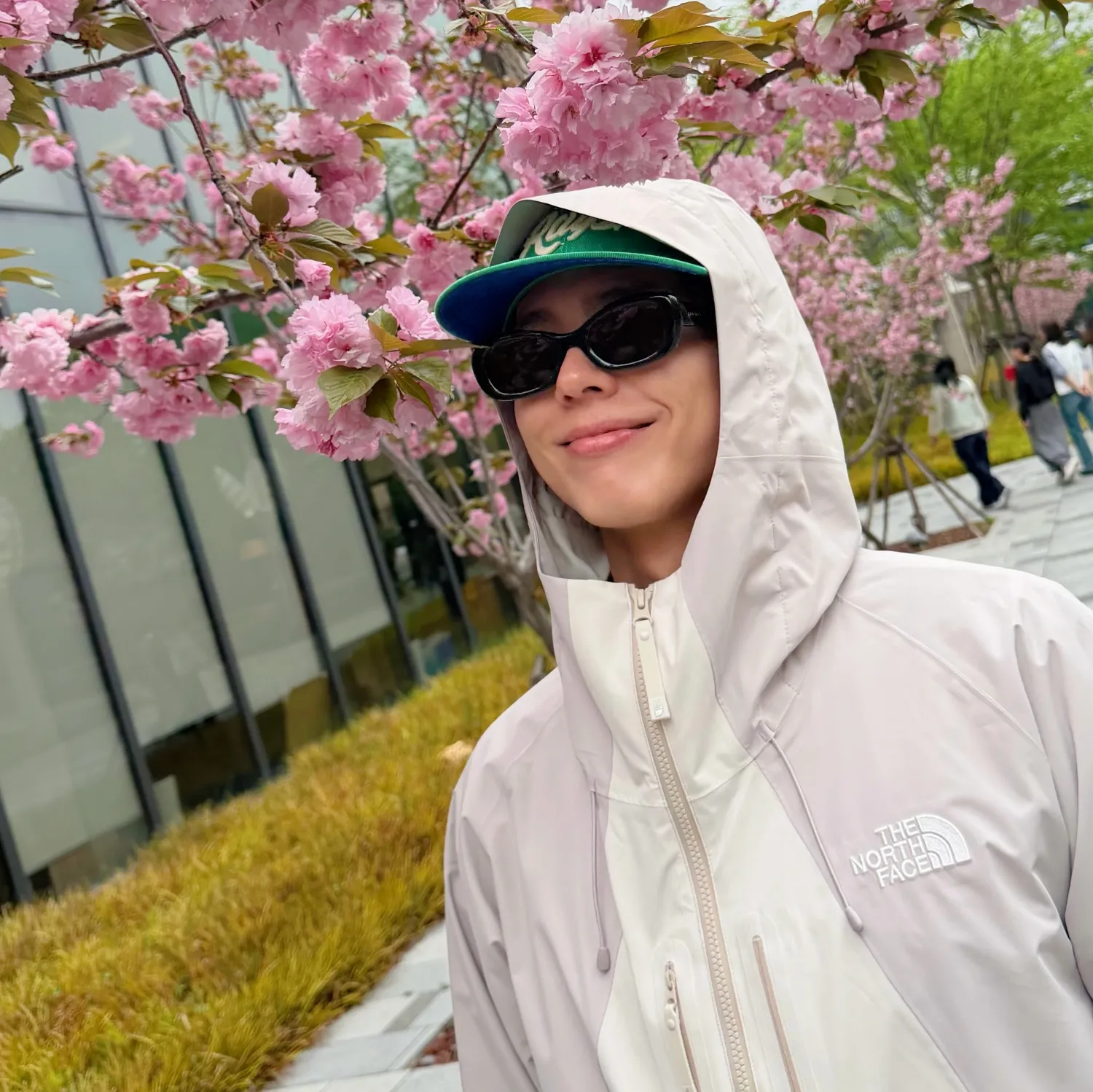 Behind-the-scenes cut of Park Bogum