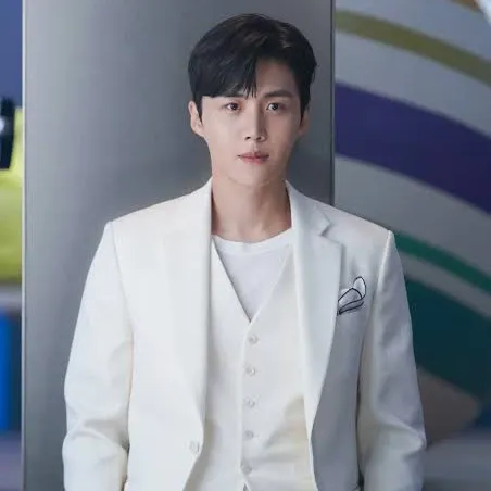 Foto kegiatan terbaru dari Kim Seonho