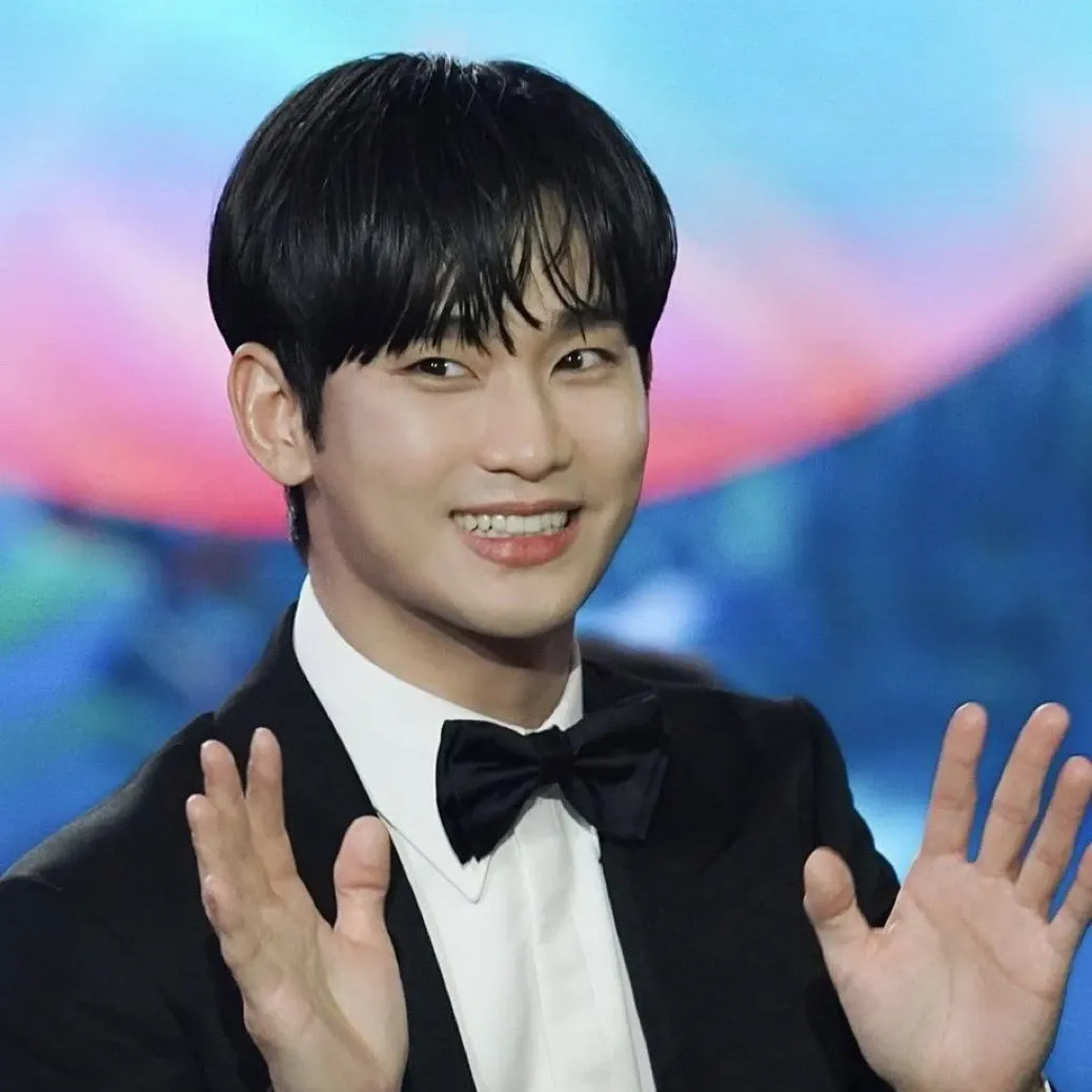 A moment captured by a fan of Kim Soohyun