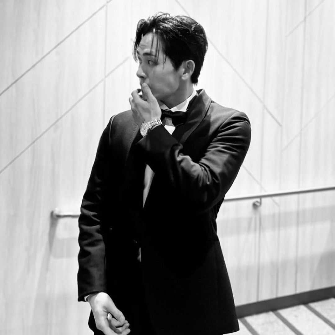 Behind-the-scenes cut of Hoya