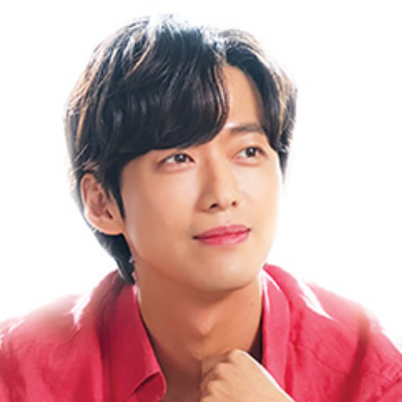 Behind-the-scenes cut of Namkoong Min