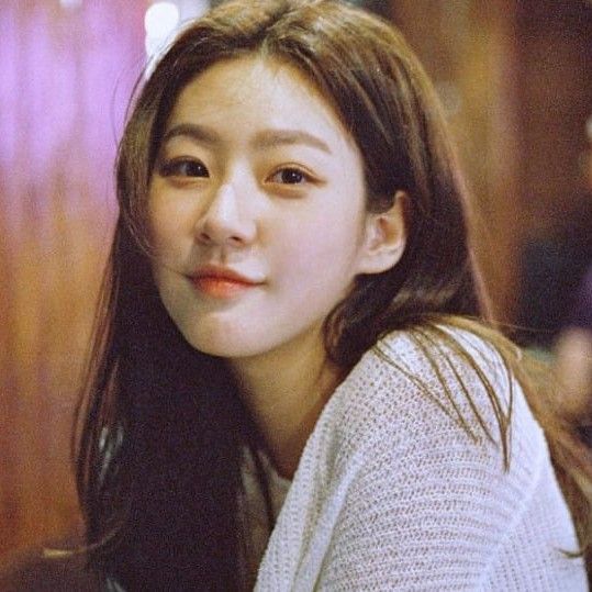 Behind-the-scenes cut of Kim Saeron