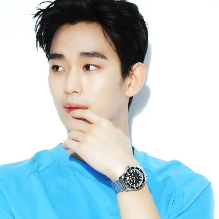 金秀賢的最新照片