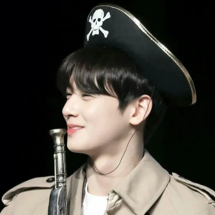 Recent activity shot of Cha Eunwoo