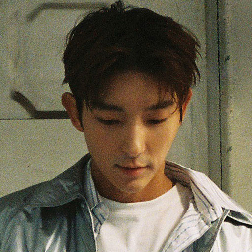 A moment captured by a fan of Lee Joongi