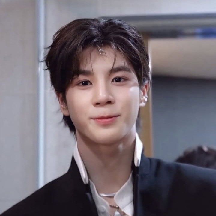 Cuplikan di balik layar dari Jeong Dongwon