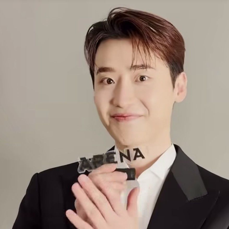 Recent activity shot of Lee Jongsuk