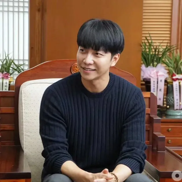 Recent activity shot of Lee Seunggi