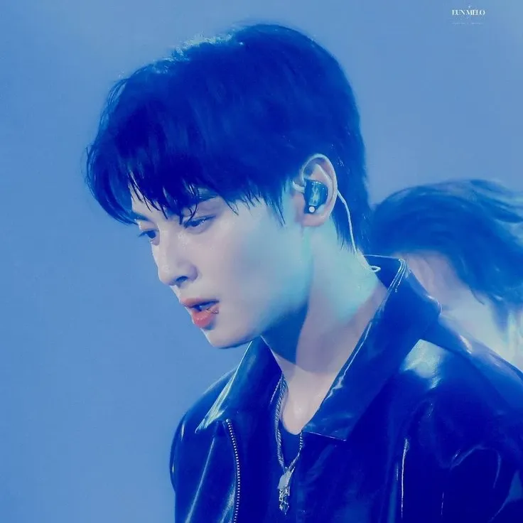Latest photo of Cha Eunwoo