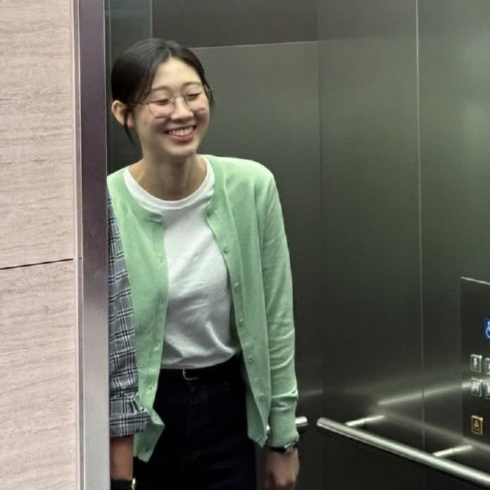 Behind-the-scenes cut of Han Yeji