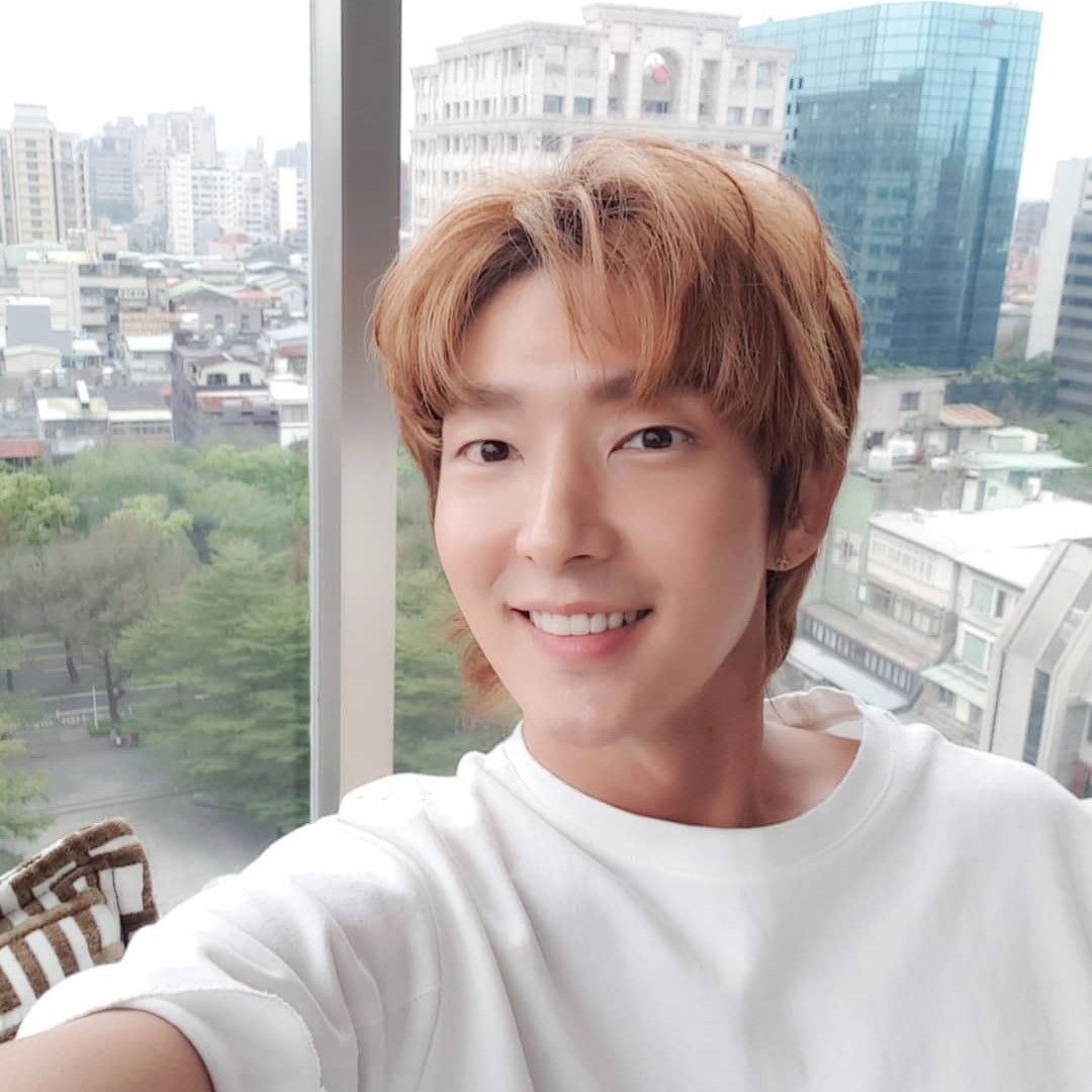 A moment captured by a fan of Lee Joongi