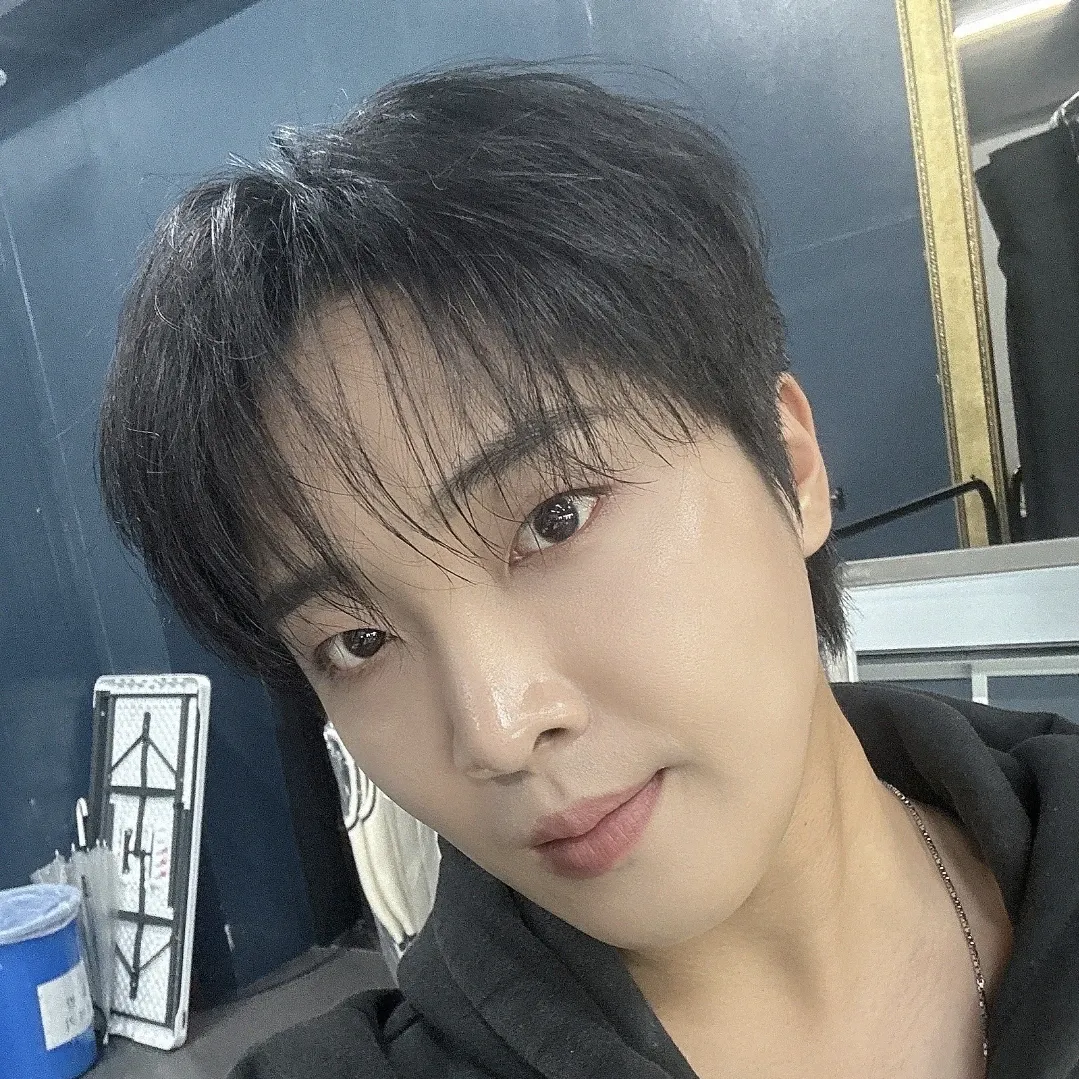 A moment captured by a fan of Hwang Yunsung