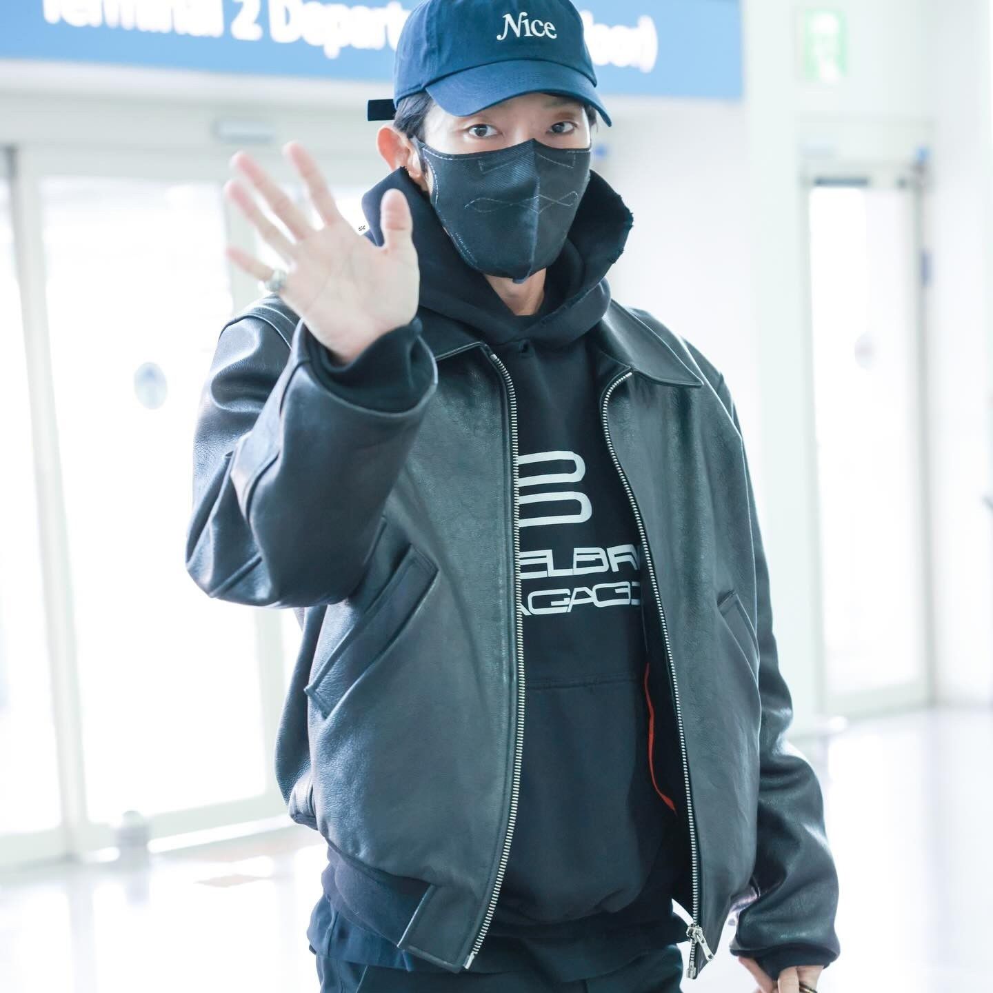 A moment captured by a fan of Lee Joongi