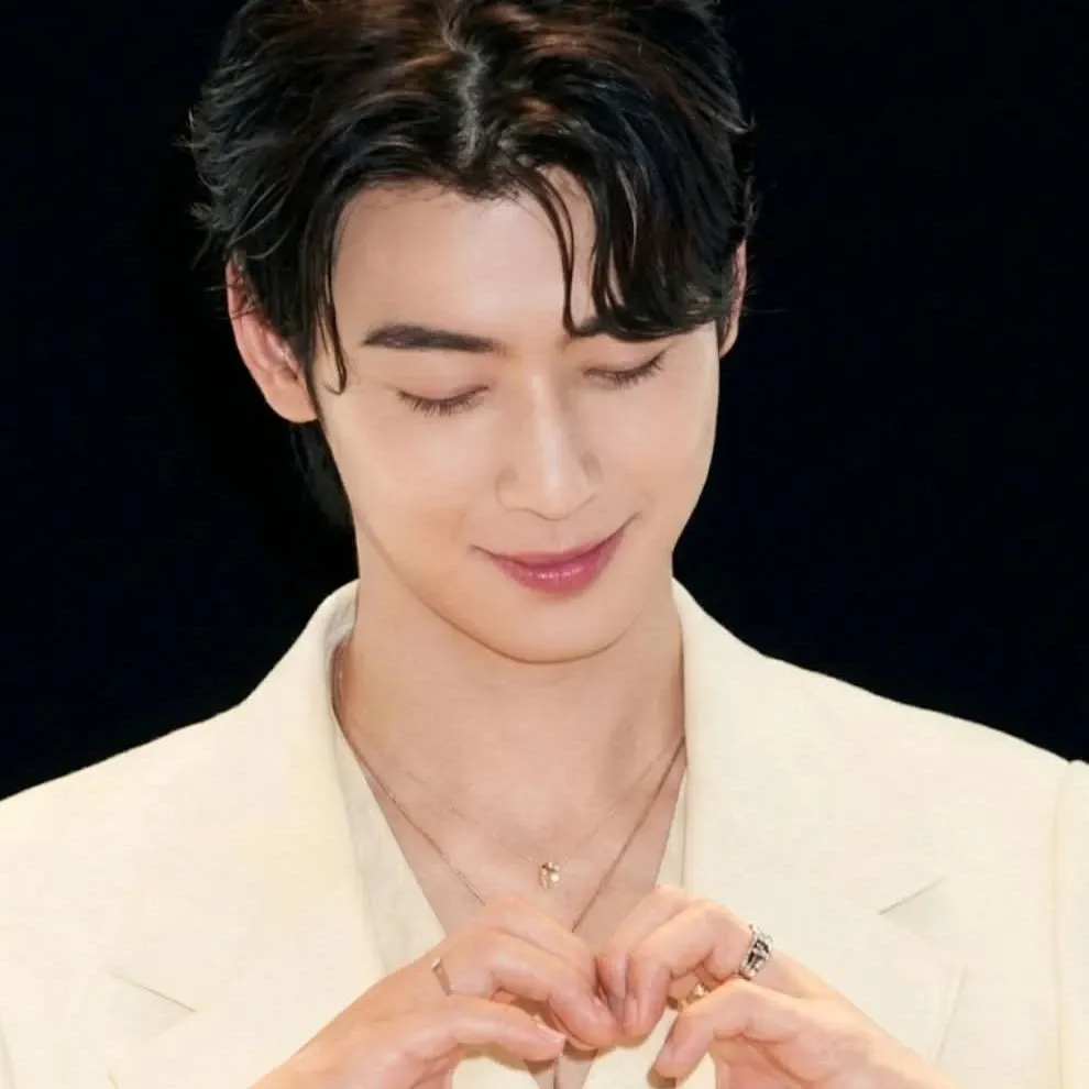 Latest photo of Cha Eunwoo