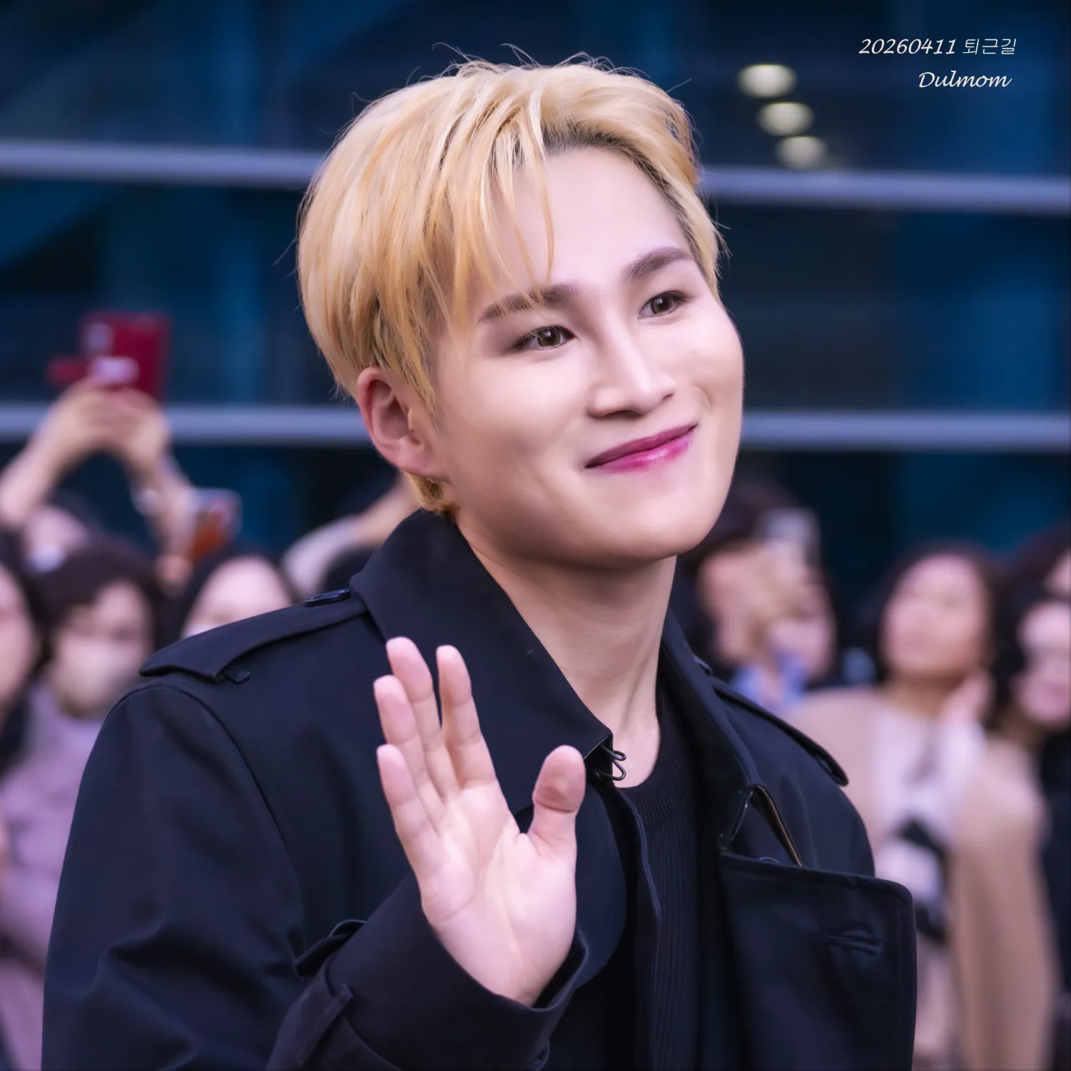 粉丝拍下的金熙栽瞬间