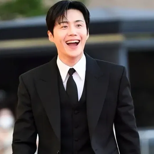 Foto kegiatan terbaru dari Kim Seonho