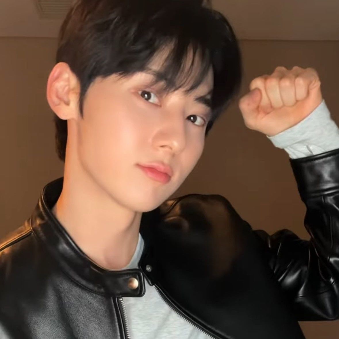 A moment captured by a fan of Hwang Minhyun