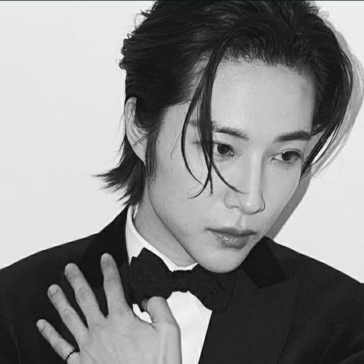 Behind-the-scenes cut of Lee Jongwon