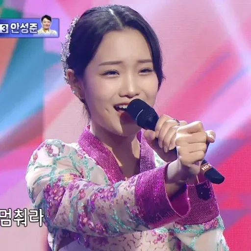 Behind-the-scenes cut of Kim Soyeon (2004)