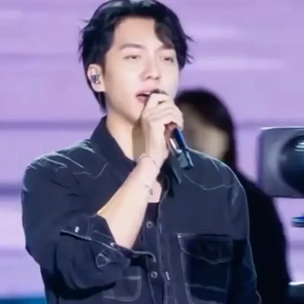 Momen yang diabadikan oleh penggemar Lee Seunggi