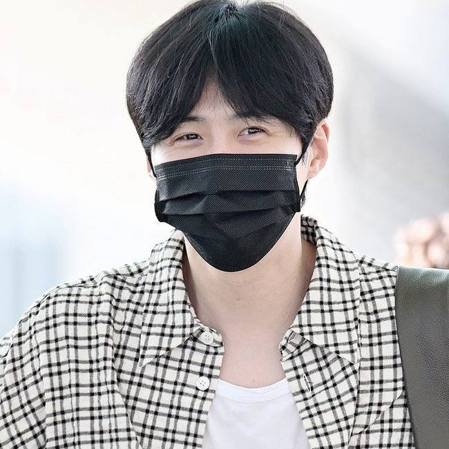 Behind-the-scenes cut of Kim Seonho